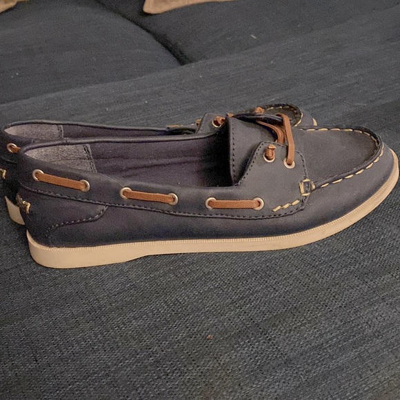 Blue Old Navy boat shoes - Picture 2 of 5